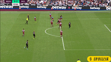 澳超战报：科斯格罗夫双响，九人奥克兰FC2-1惠灵顿凤凰