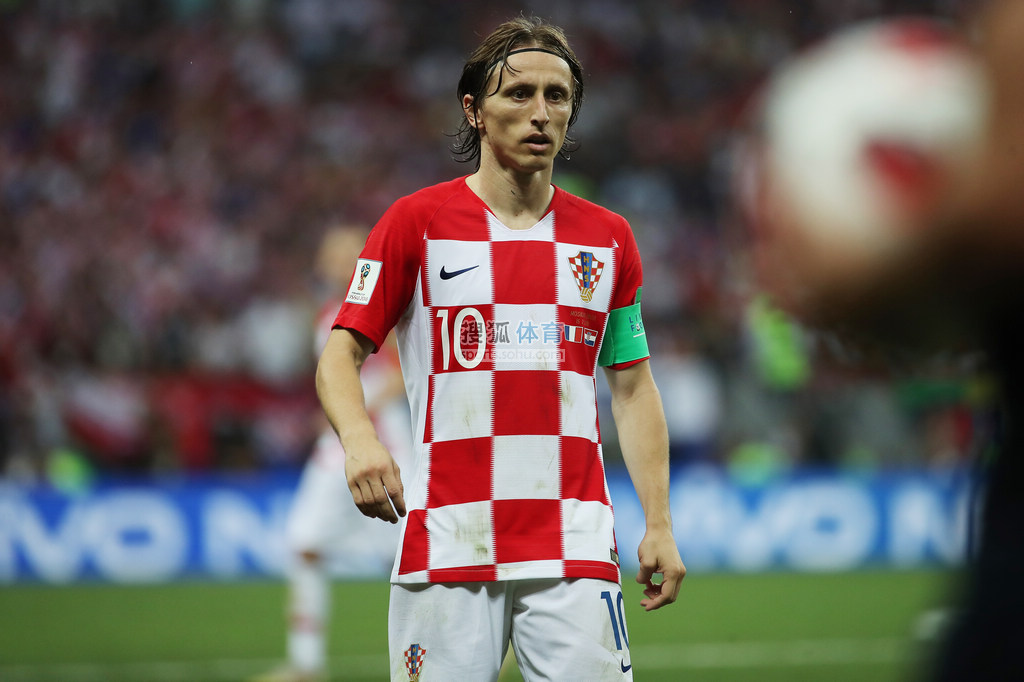 赵鸿刚因耳光大赛引发舆论，鸽武缘退位为信鸽爱好者，玄武挑战引发流量狂欢，传统武术遭网络戏谑与质疑。